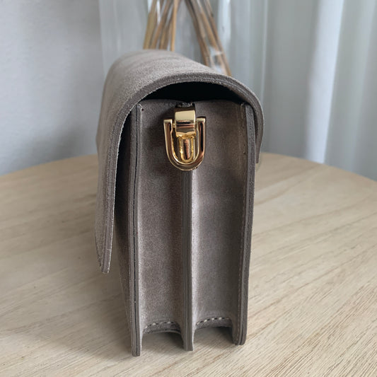 Prachtige stijlvolle leder suèdine tas ‘Mud’ kleur