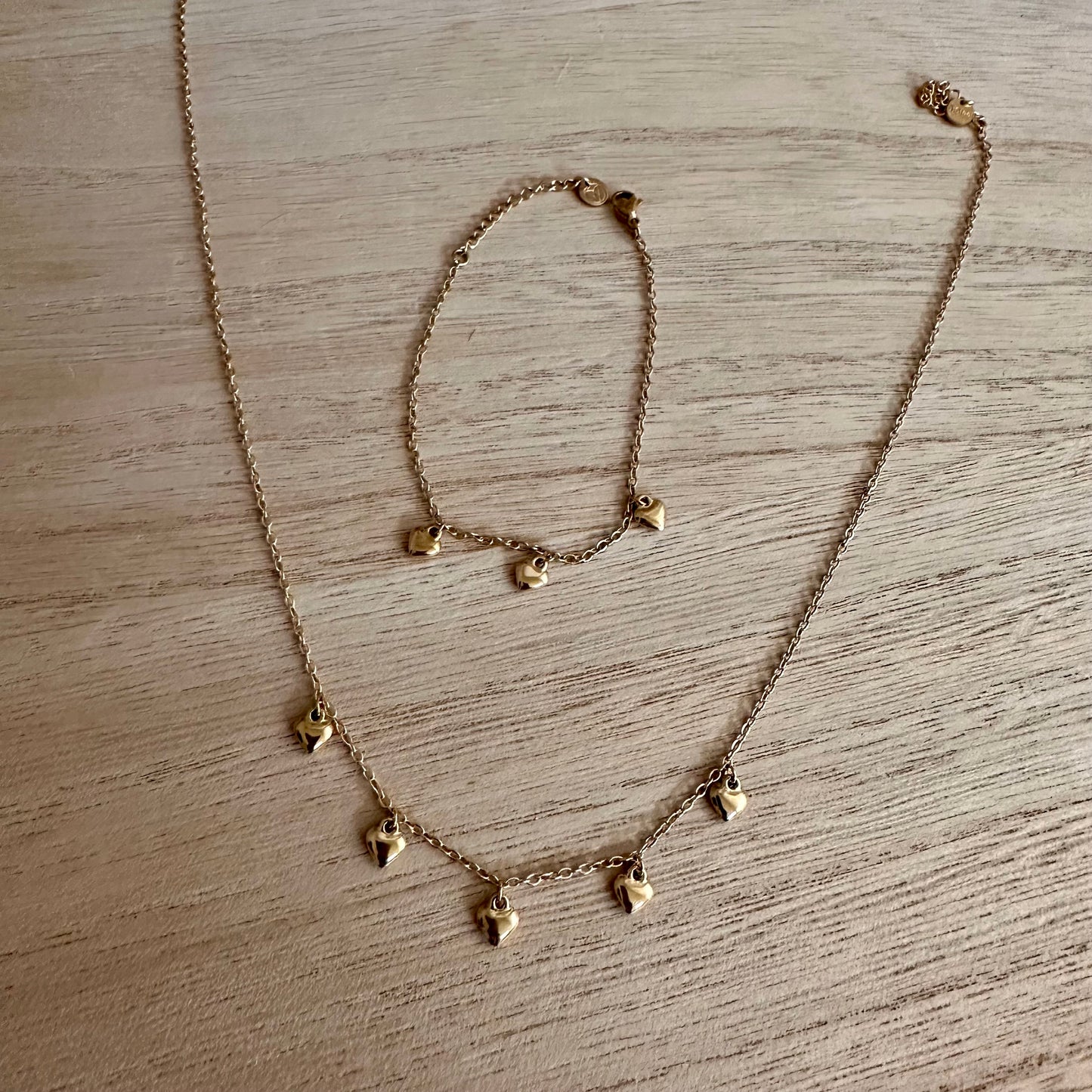 Armbandje drie hartjes