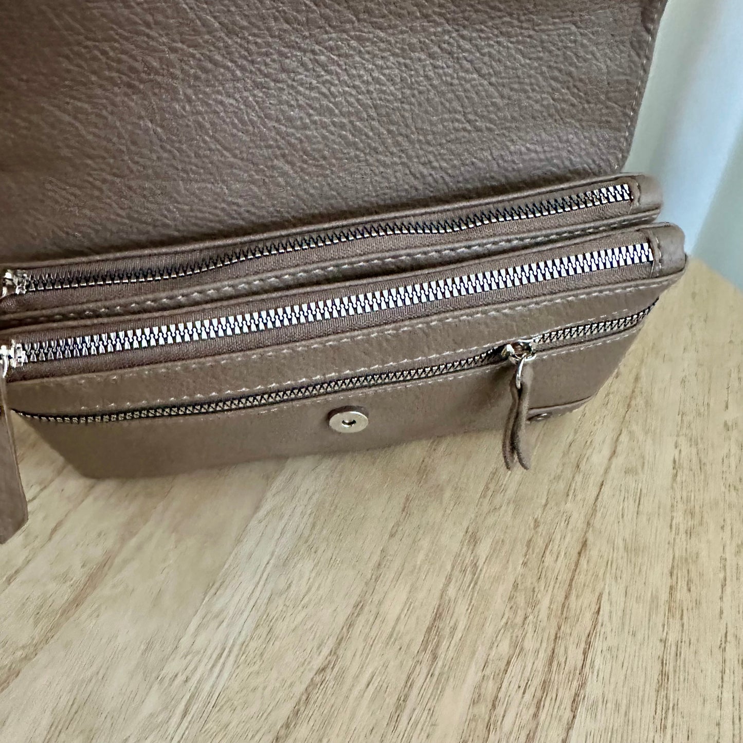Schoudertasje/crossbody 'Stanfield' inclusief drie banden Donker Taupe