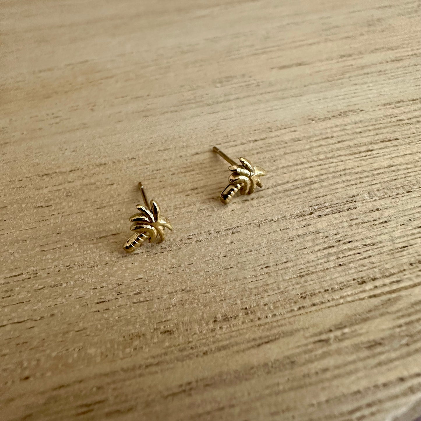 Oorstuds palmboompje goud