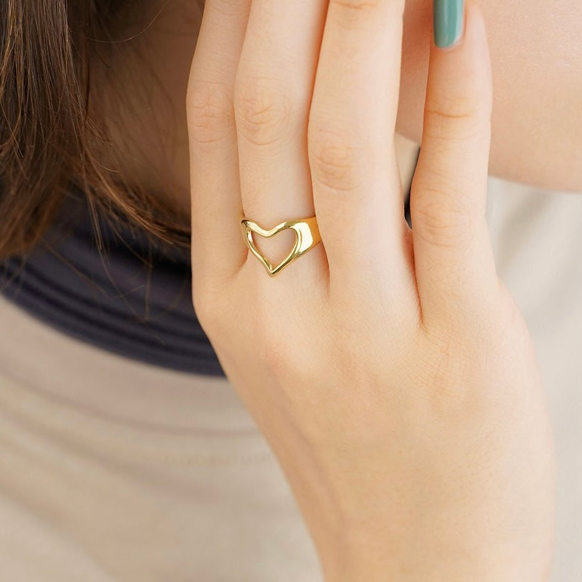 Ring Love hands