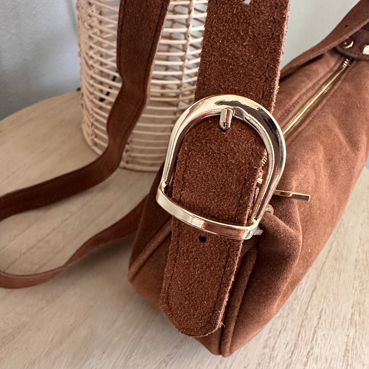Middel basic suède schoudertas Cognac kleur