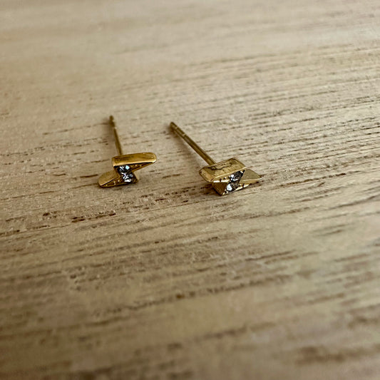 Oorstuds mini bliksem goud steentje