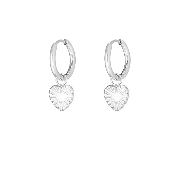Oorhangers met hartje two side Zilver