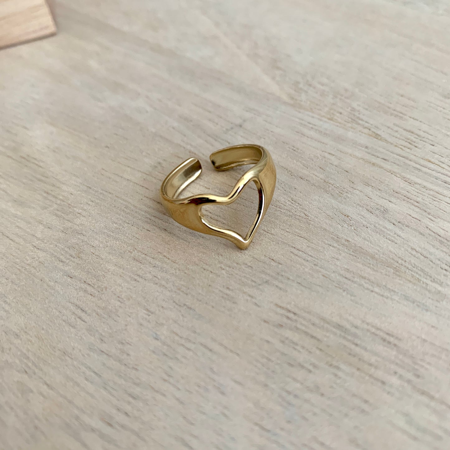 Ring Love hands