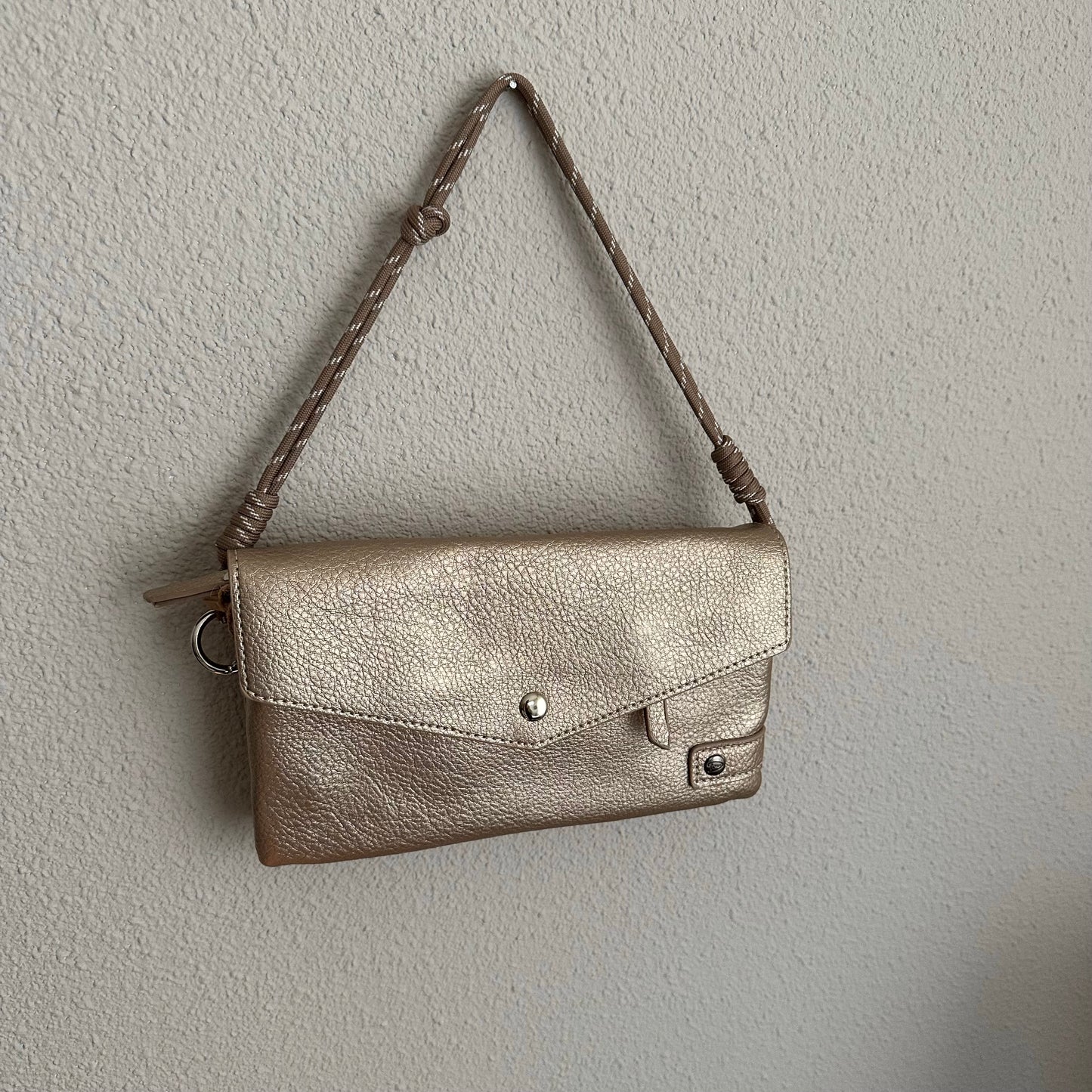 Schoudertasje/crossbody 'Stanfield' inclusief drie banden Champagne