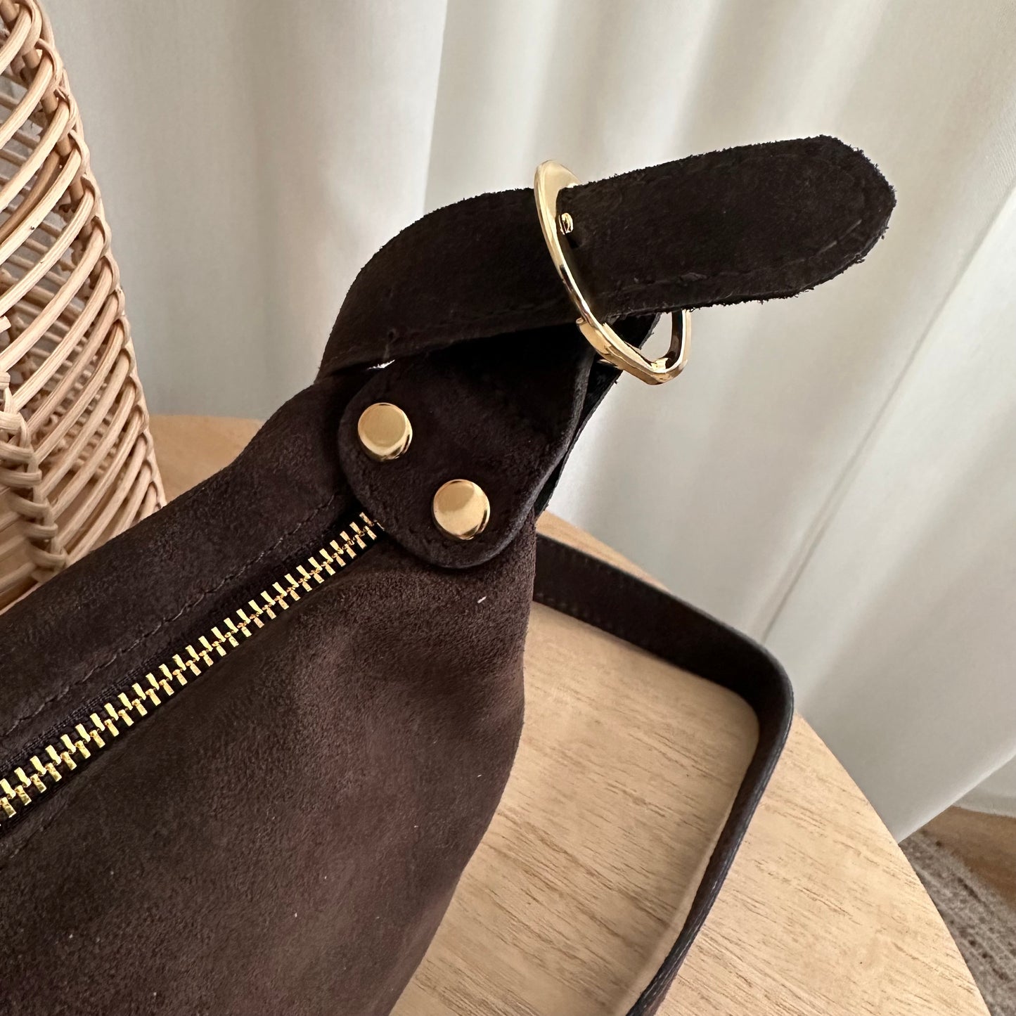 Middel basic suède schoudertas Chocobruin