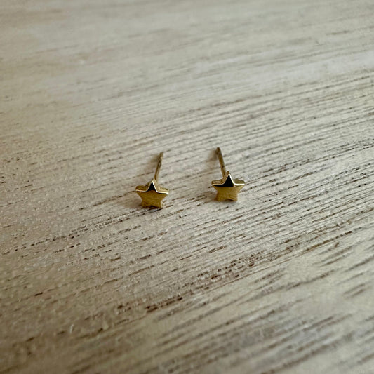 Oorstuds mini sterretje Goud