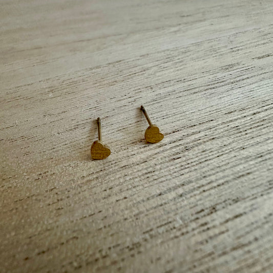 Oorstuds mini hartjes Goud