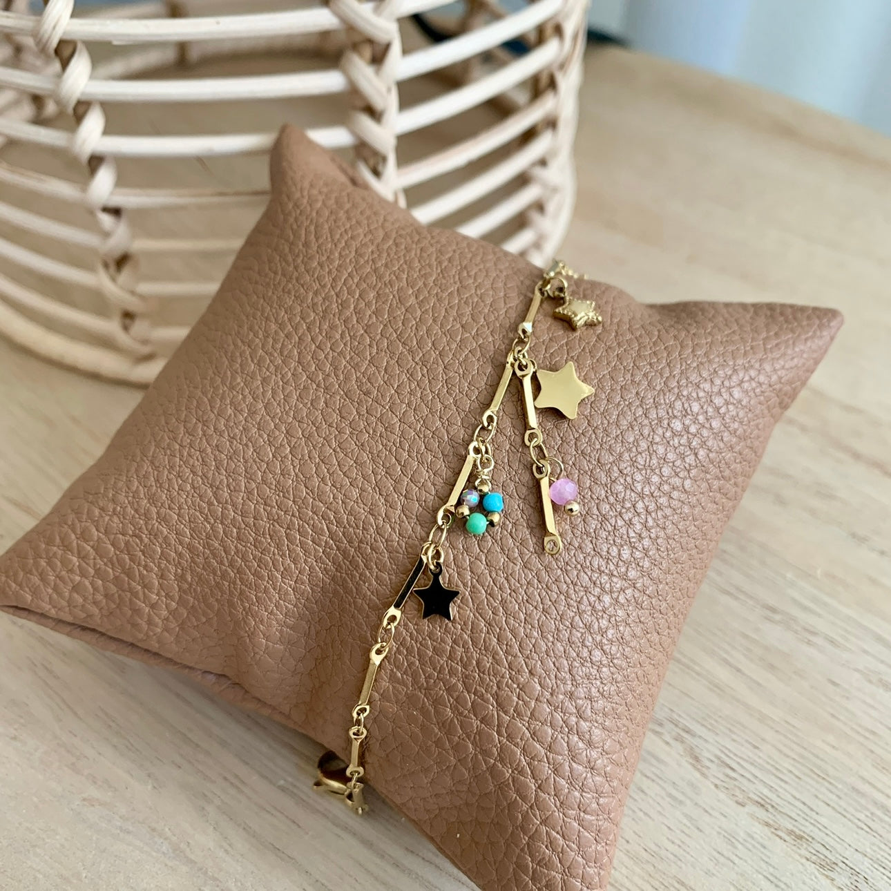 Armbandje met fijne bedeltjes sterretjes