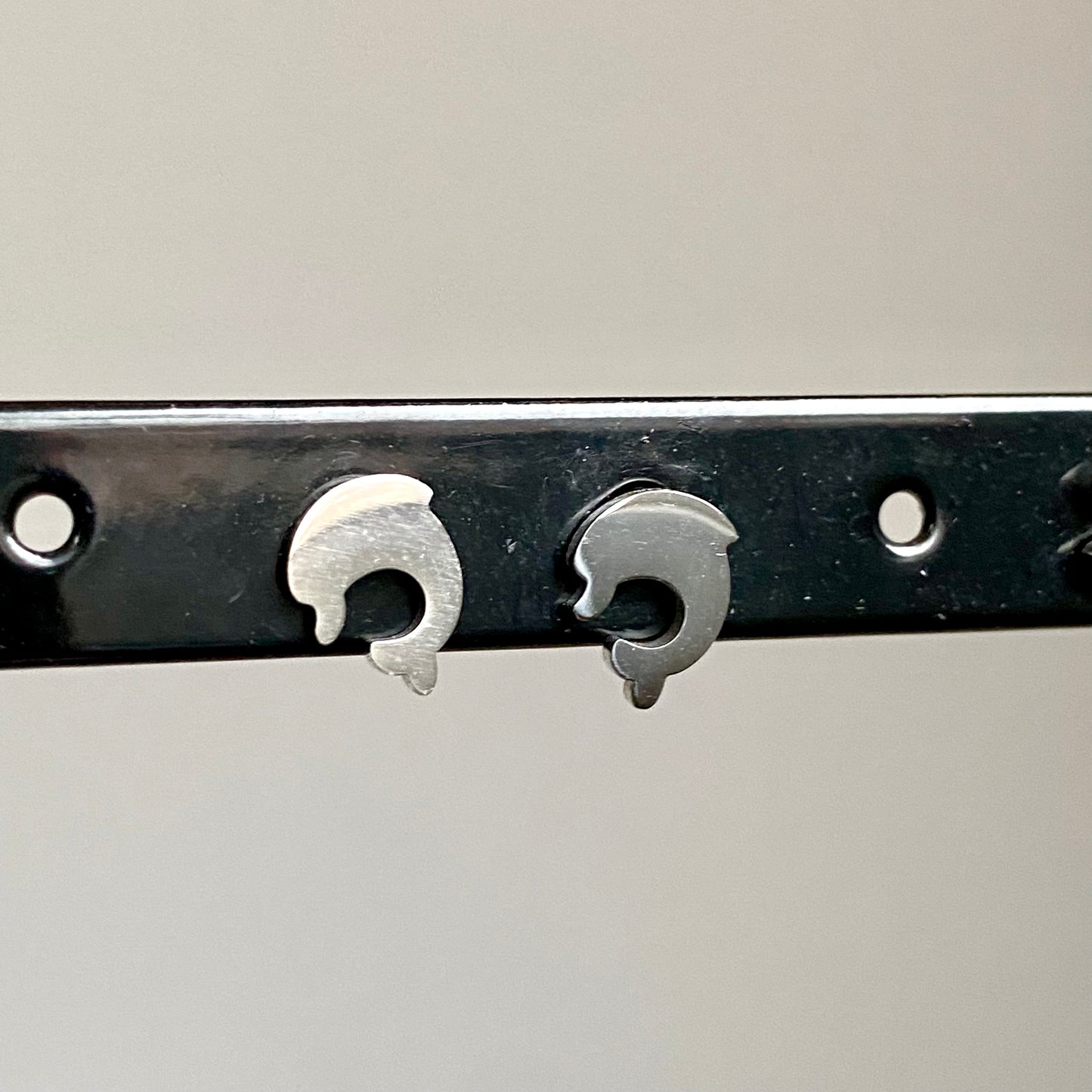 Oorstuds dolfijntje Zilver