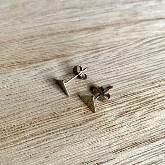 Oorstuds gesloten driehoekje Zilver