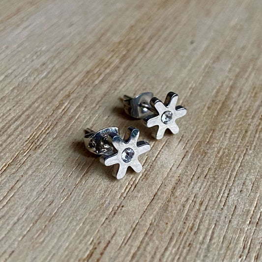 Oorstuds bloemetje met steentje Zilver