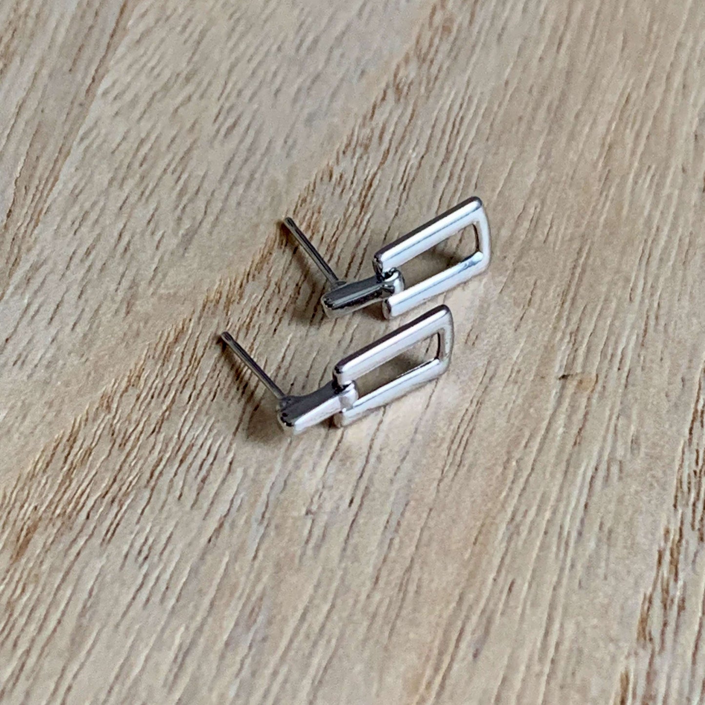 Oorstuds rechthoekig hangertje Zilver