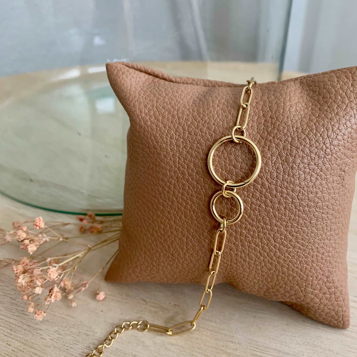 Armbandje met gekoppelde open ringen
