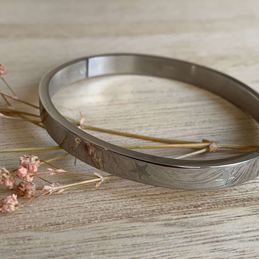 Bangle Zilver 6 mm met gegraveerde sterretjes