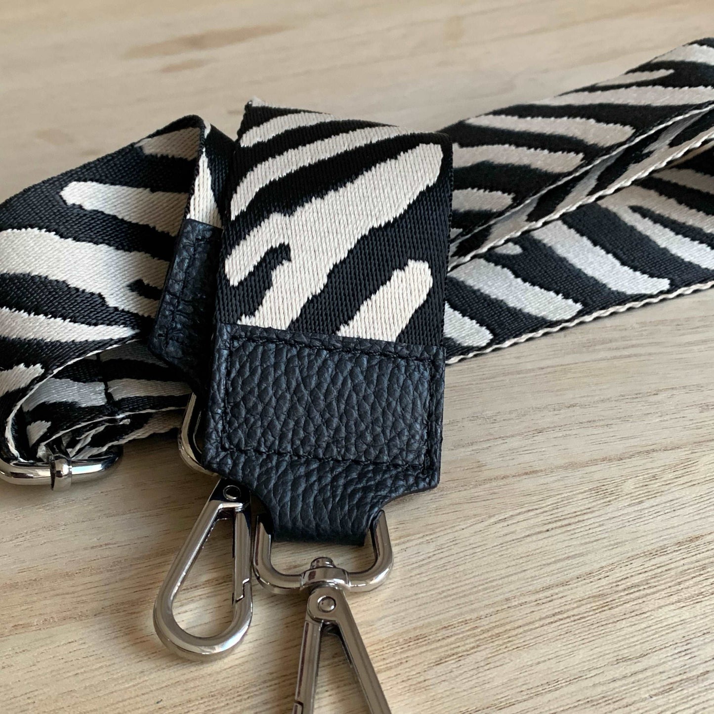 Schouderband breed Zwart/Beige Zebra