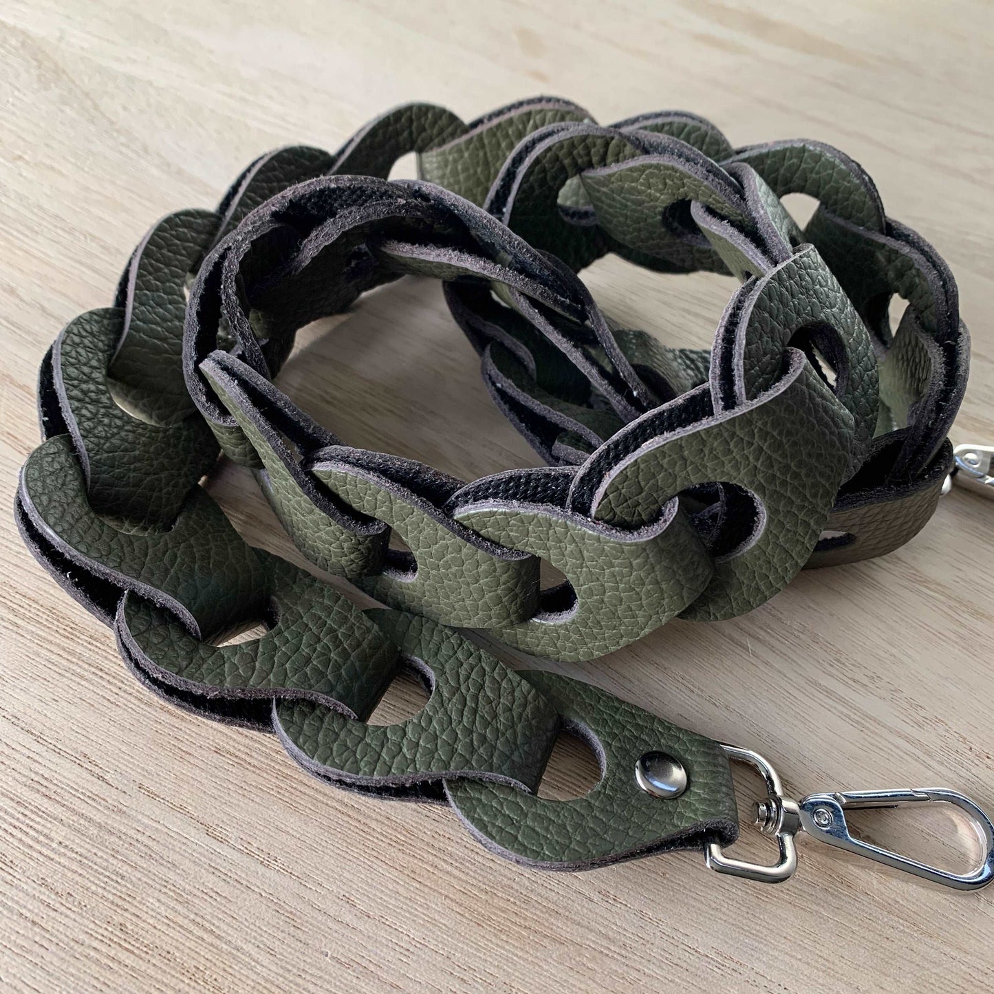 Schouderband/telefoonband echt lederen schakels Groen