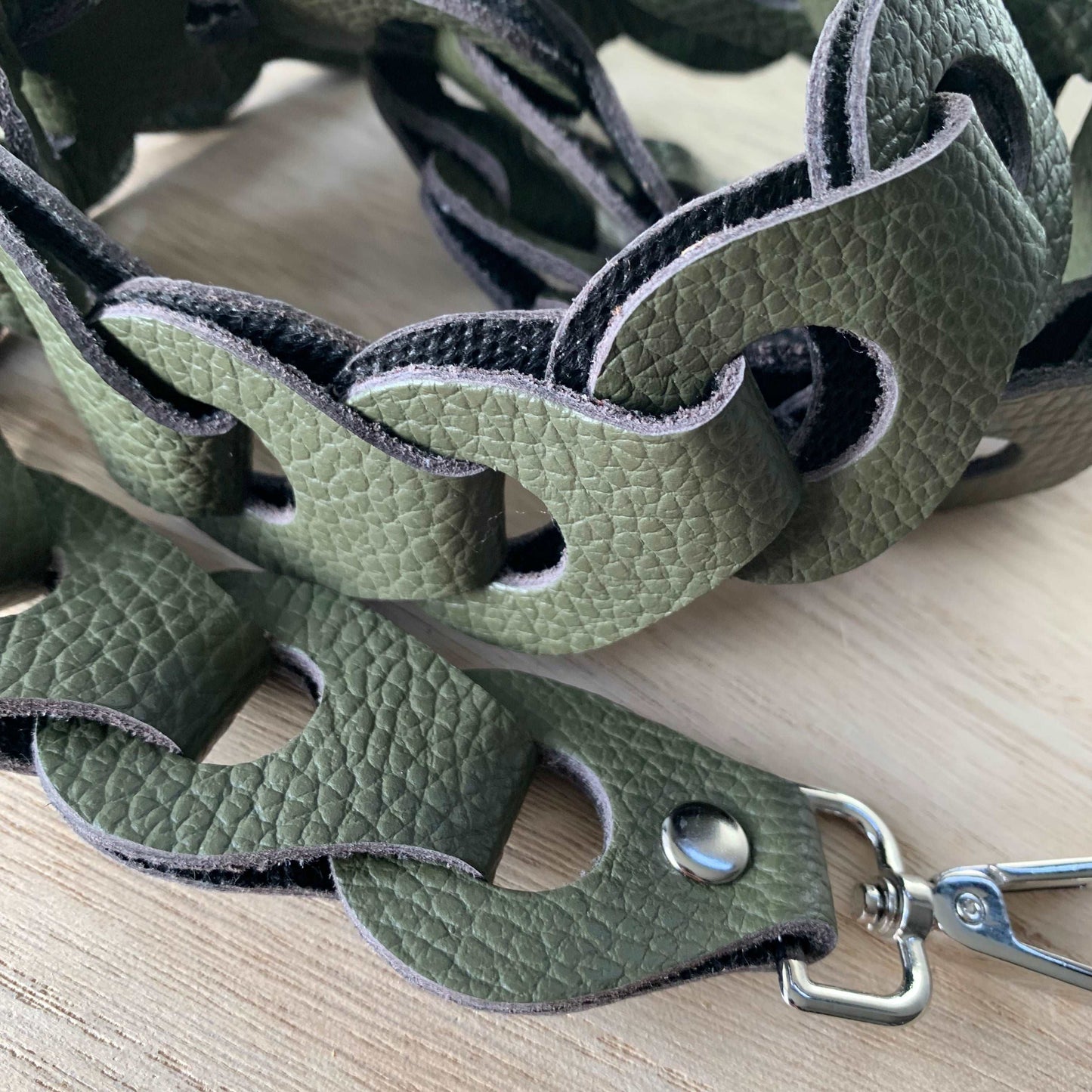 Schouderband/telefoonband echt lederen schakels Groen