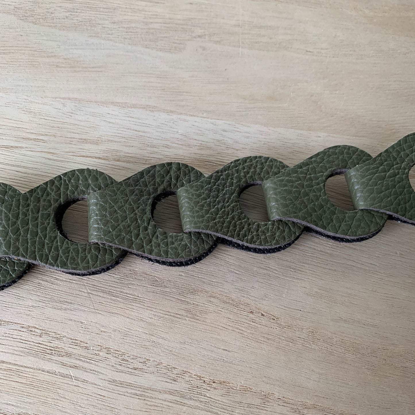 Schouderband/telefoonband echt lederen schakels Groen