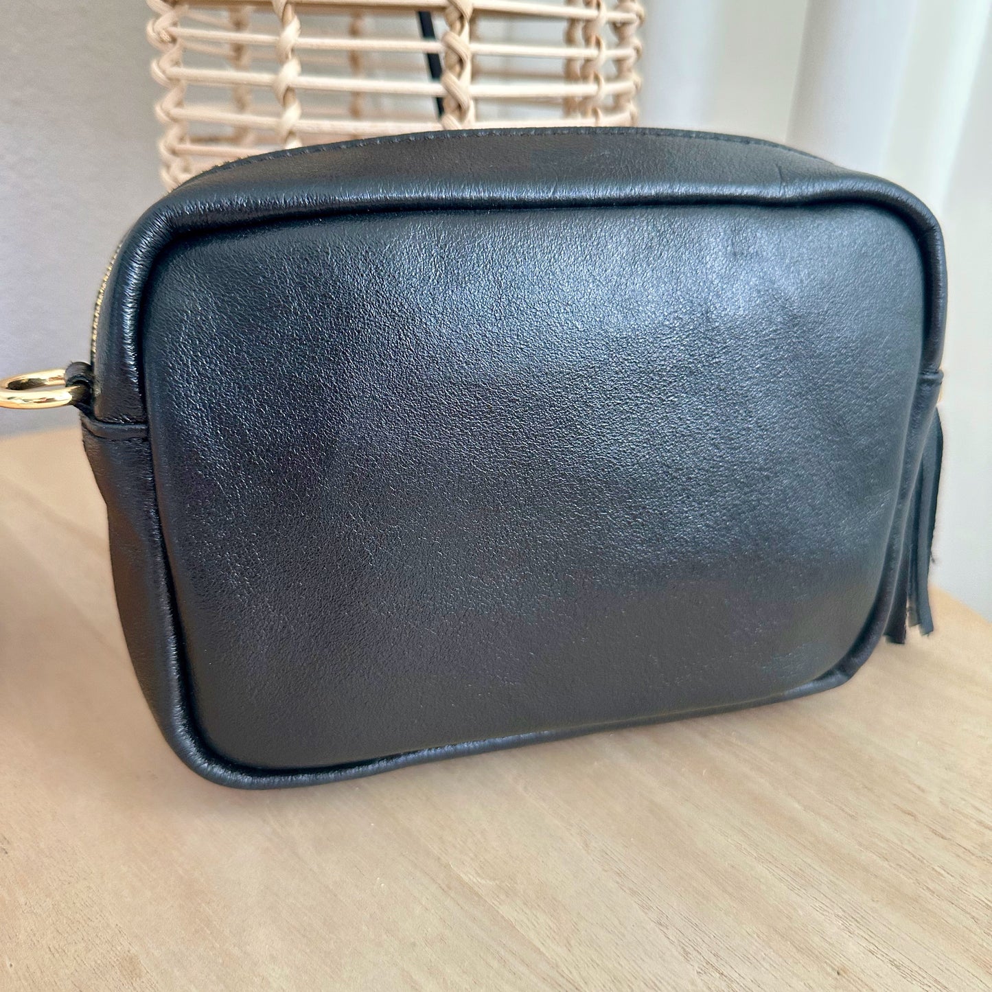 Lederen crossbody tas Zwart met glansje 'Tassel' met gouden ritsje