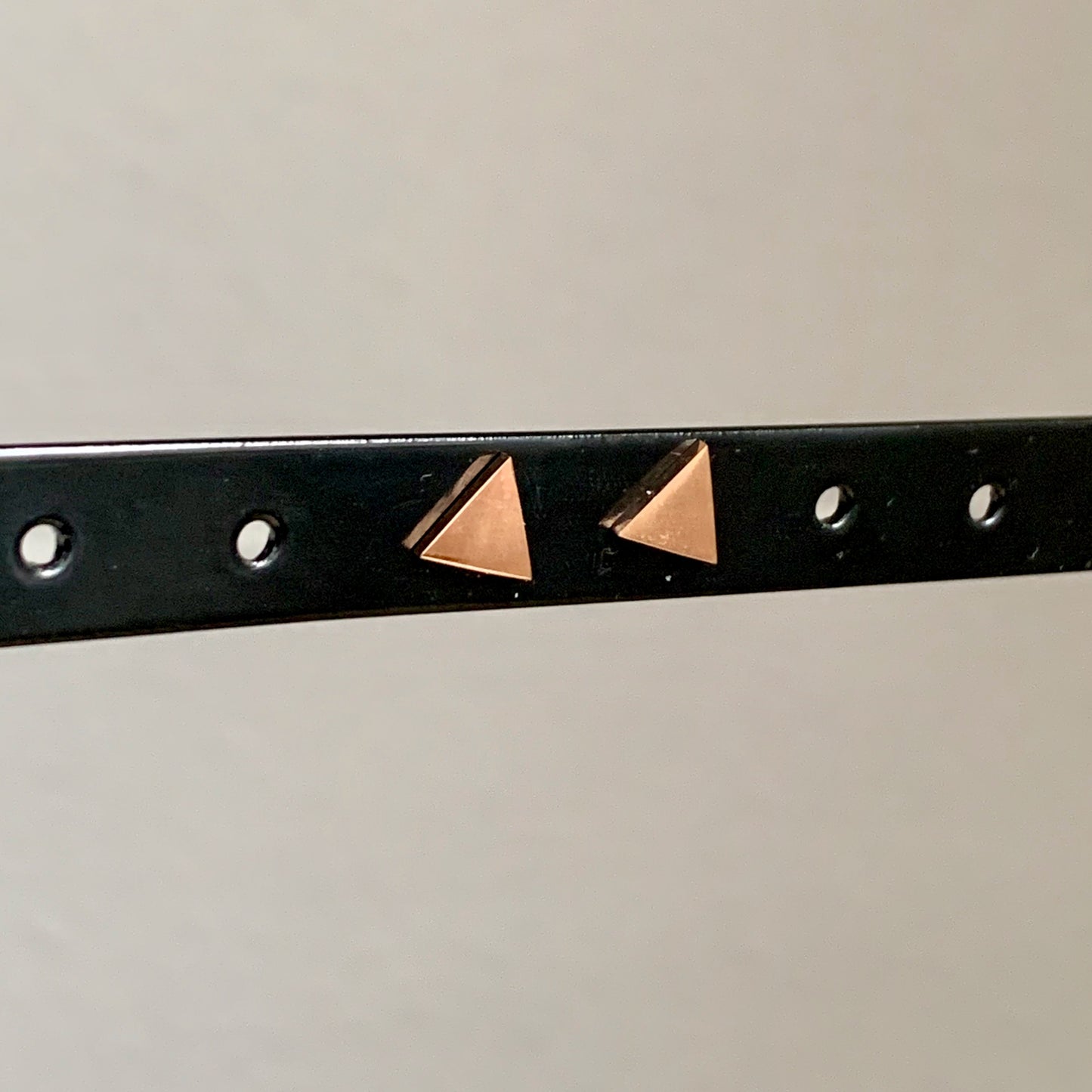 Oorstuds gesloten driehoek Rosé goud