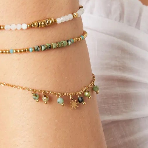 Armbandje hangende kraaltjes Groen/Goud
