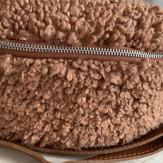 Teddy heuptasje/crossbody Camel met zilveren rits