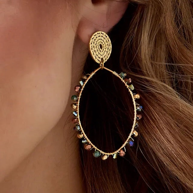 Oorbellen ovaal met kraaltjes - goud/groen