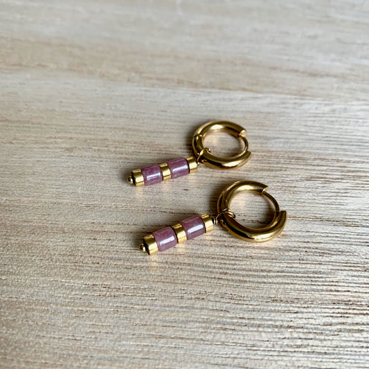 Oorbellen kraaltjes en gouden details- goud/roze