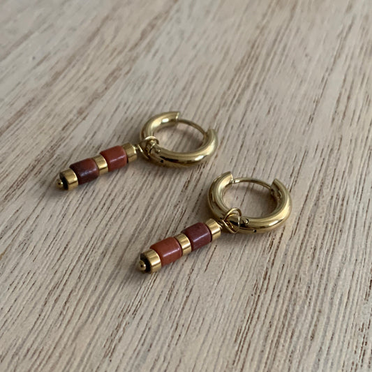 Oorbellen kraaltjes en gouden details- goud/oranje