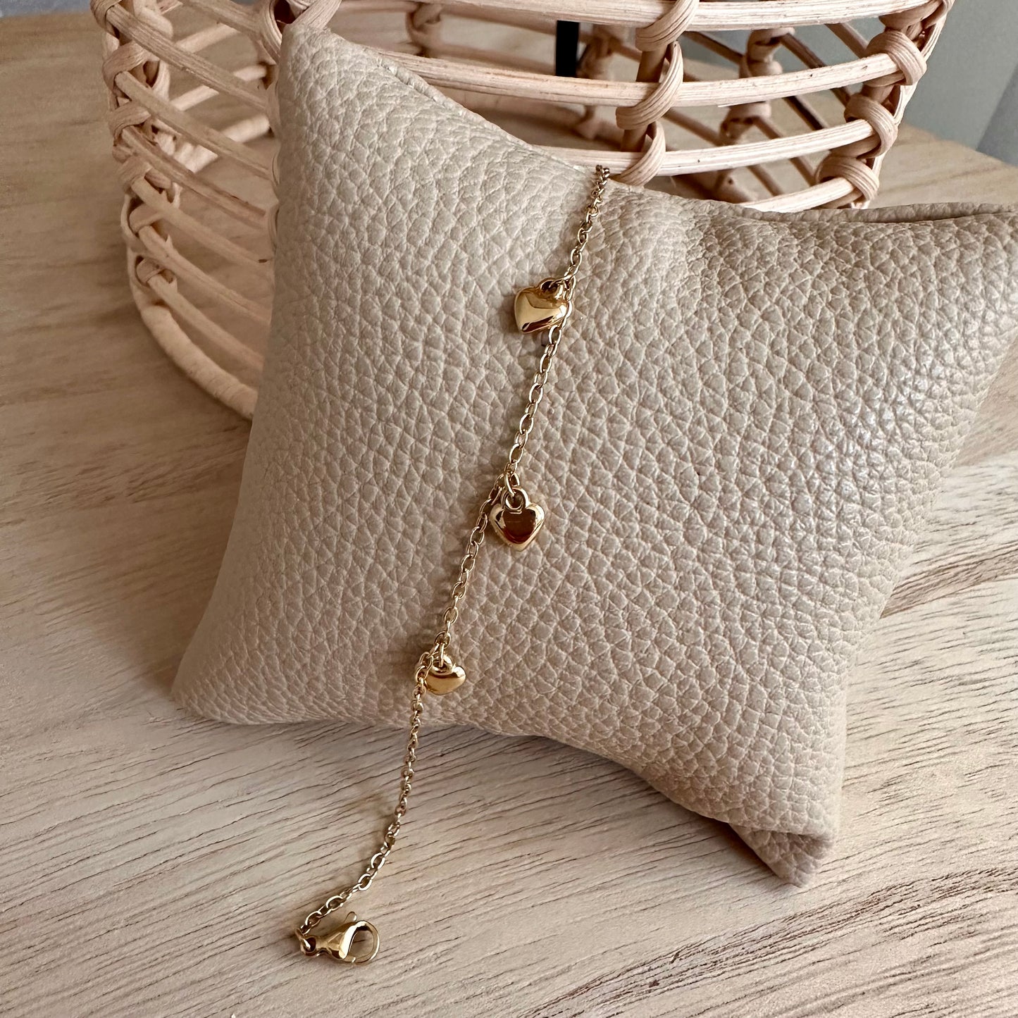 Armbandje drie hartjes