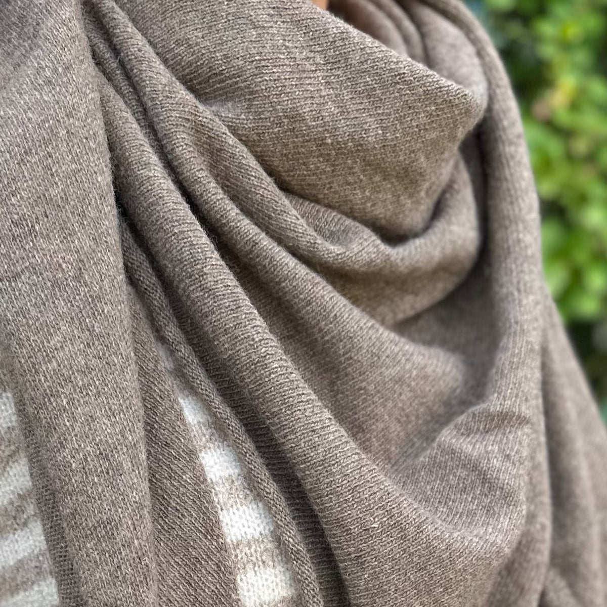 Cashmere sjaal driehoek koffiebruin/donker taupe