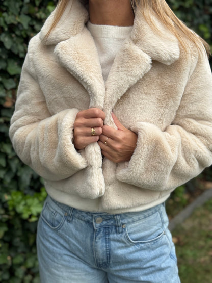 Fluffy jasje zacht beige
