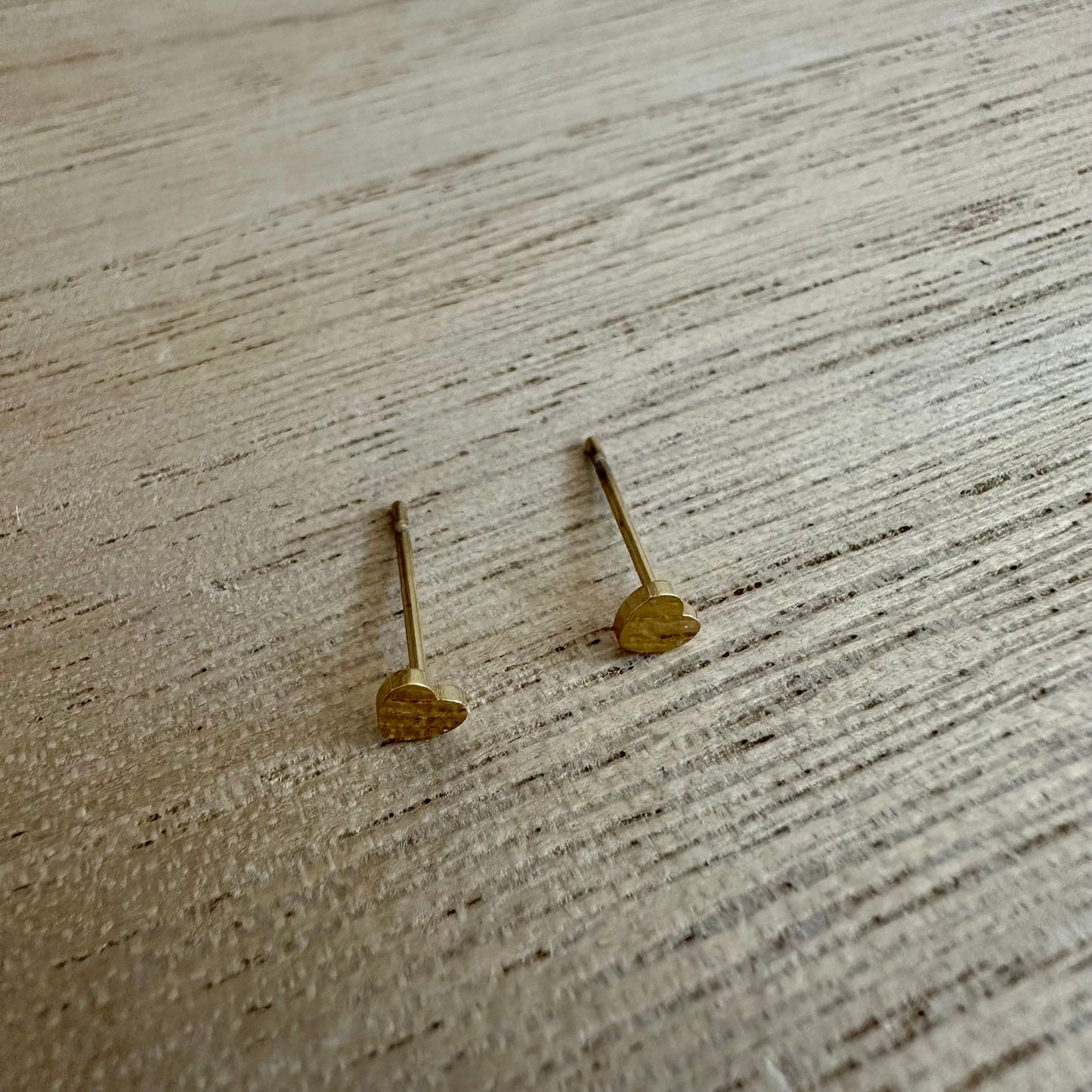 Oorstuds mini hartjes Goud