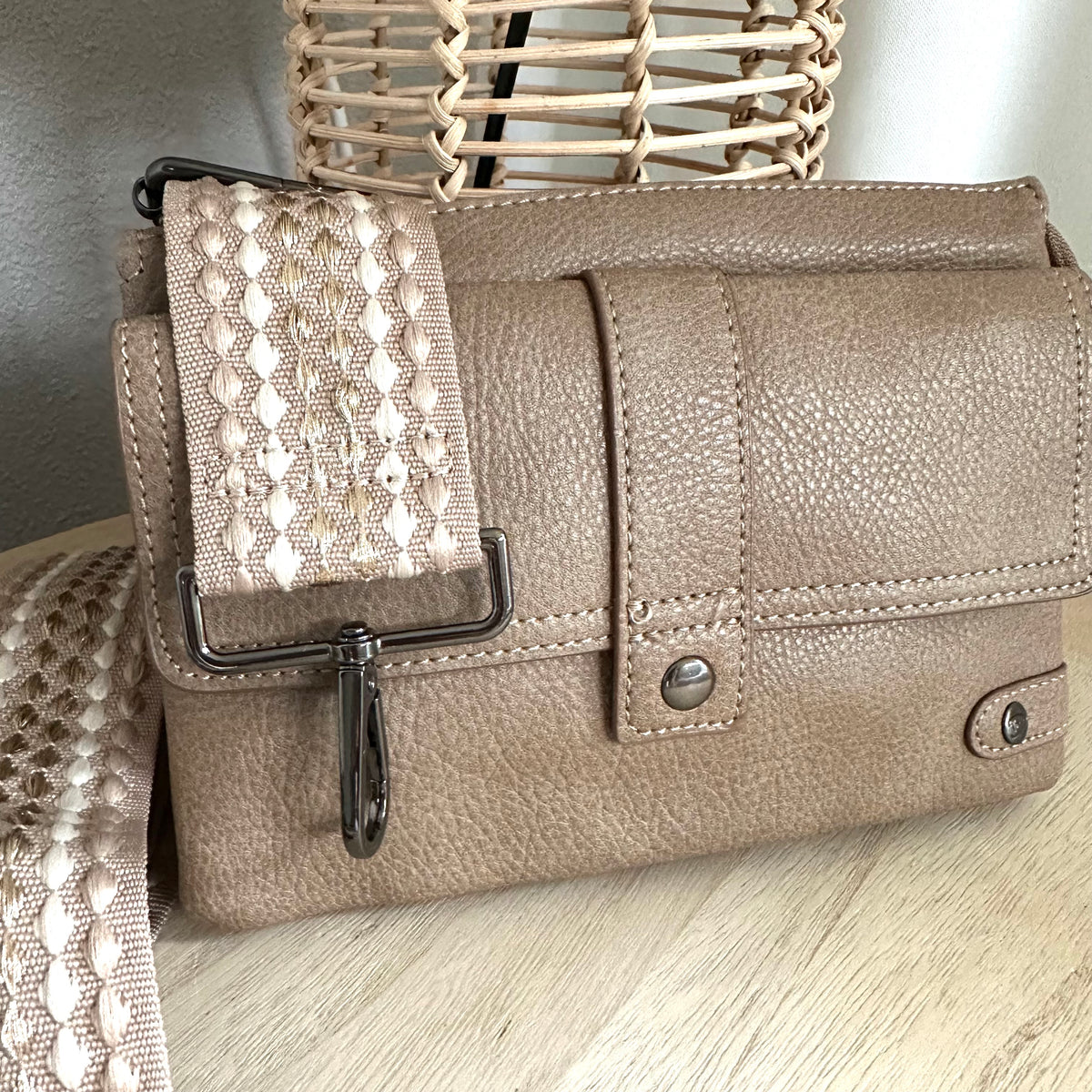 Crossbody/ schoudertas ‘Naarden’ Taupe incl. twee schouderbanden
