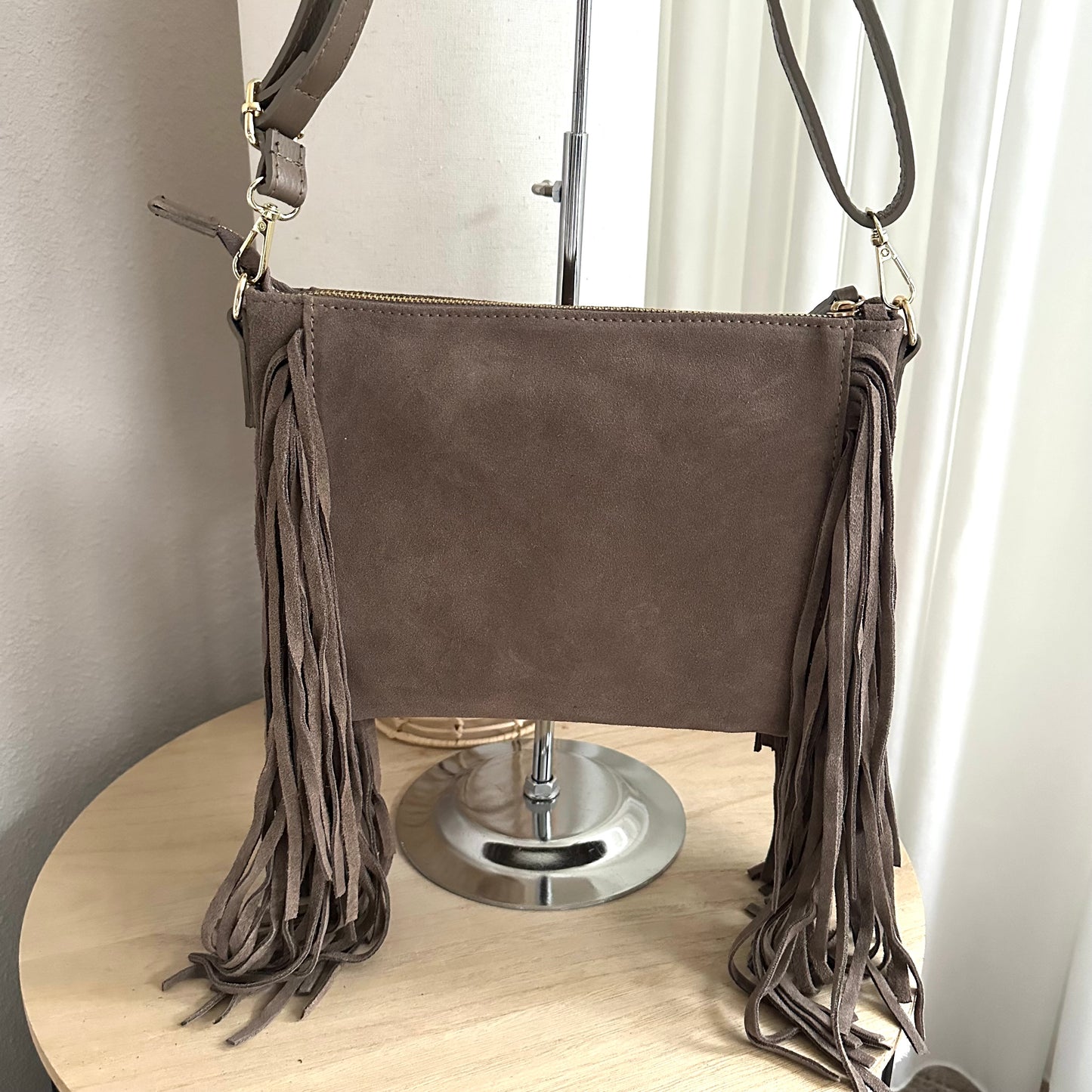 Rechthoekige tas suèdine met franjes Taupe