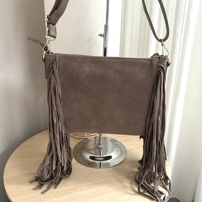Rechthoekige tas suèdine met franjes Taupe