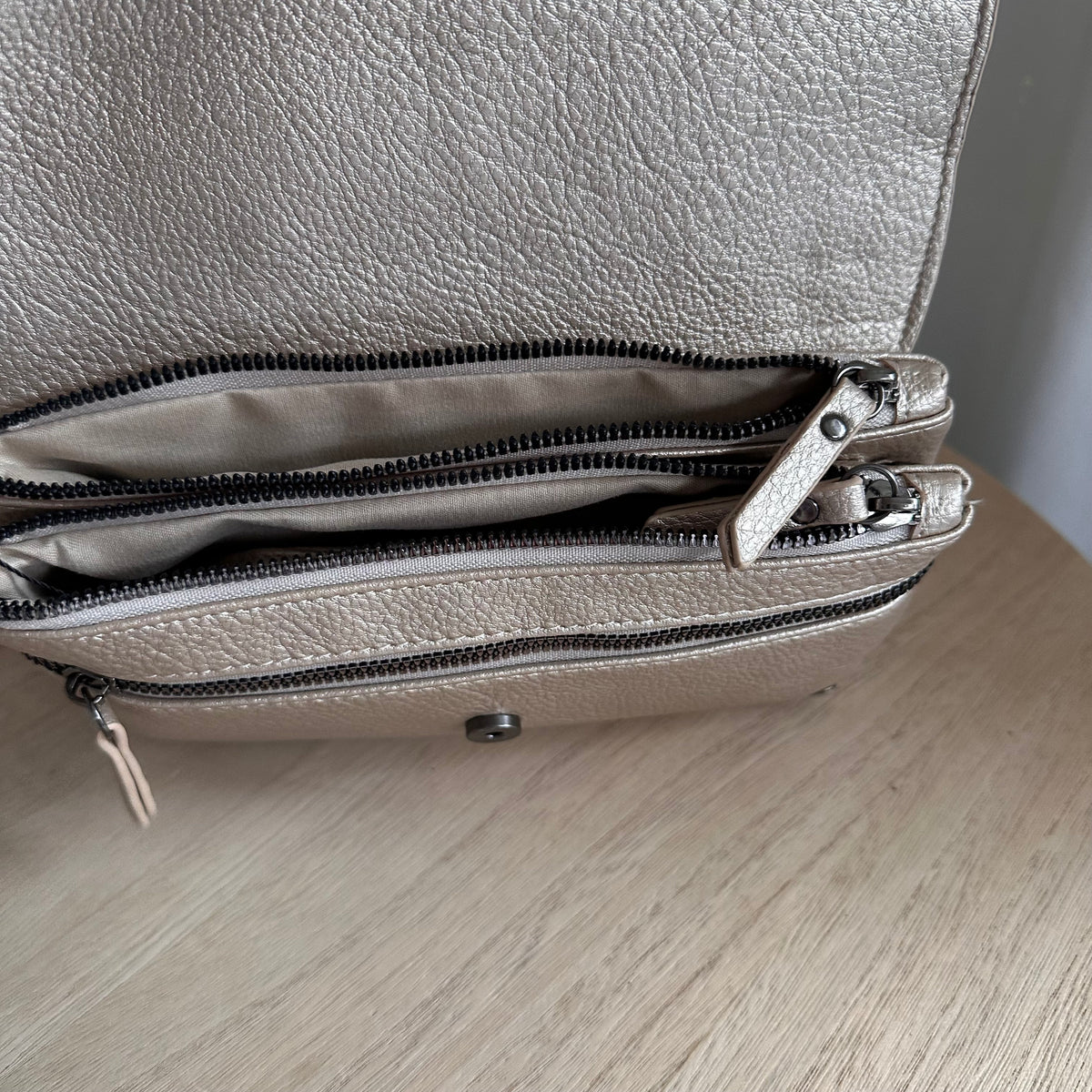 Crossbody/ schoudertas ‘San Martin’ Champagne incl twee schouderbanden