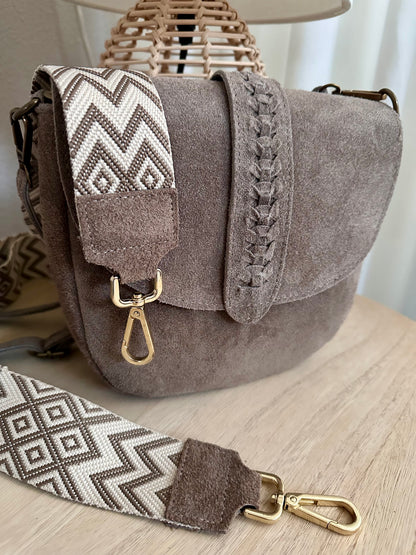 Prachtige suède tas Taupe met versiersel