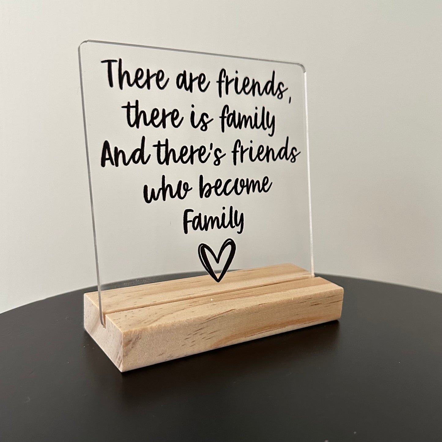 Cadeautje ‘friends become family’ inclusief houten blokje