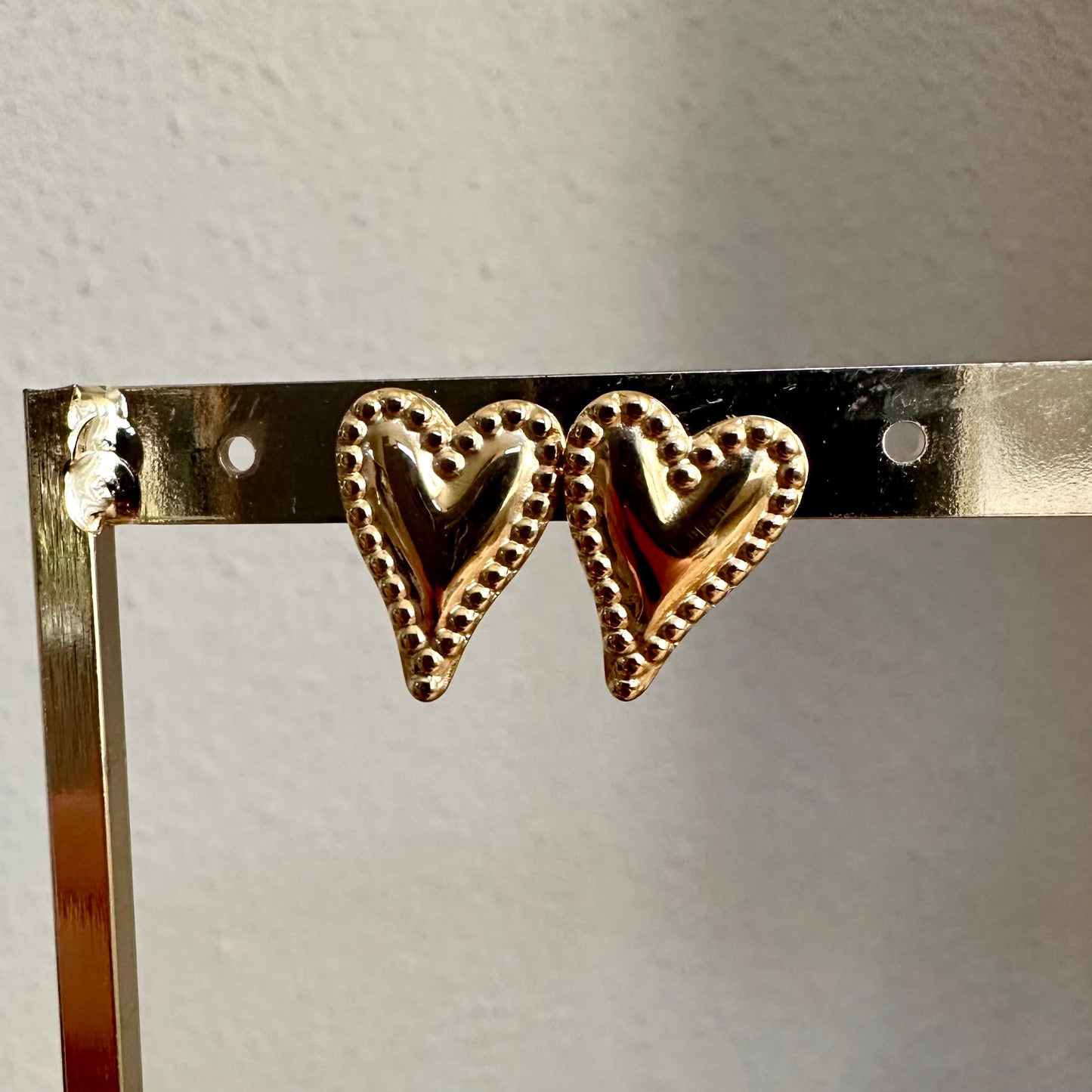 Statement hartjes oorbel