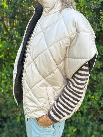 Ruim vallende gewatteerde bodywarmer- 2 kanten draagbaar- Ecru-Choco
