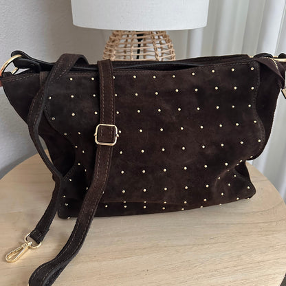 Prachtige chocobruine tas met klein gouden studs