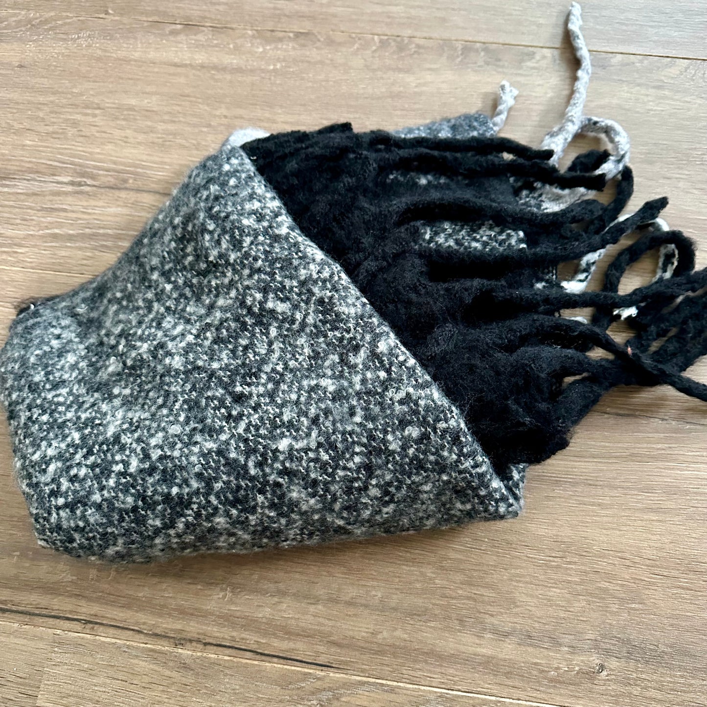 Sjaal recht Zwart/Grijs/Wit met franjes