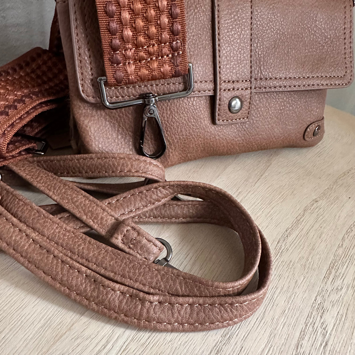 Crossbody/ schoudertas ‘Naarden’ Camel incl twee schouderbanden