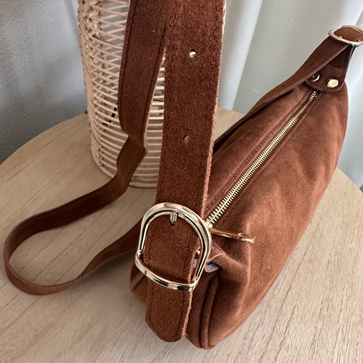 Middel basic suède schoudertas Cognac kleur