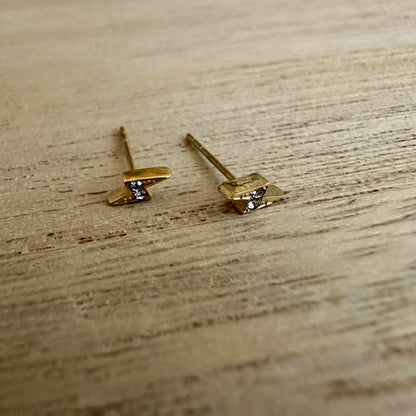 Oorstuds mini bliksem goud steentje