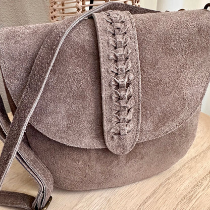 Prachtige suède tas Taupe met versiersel