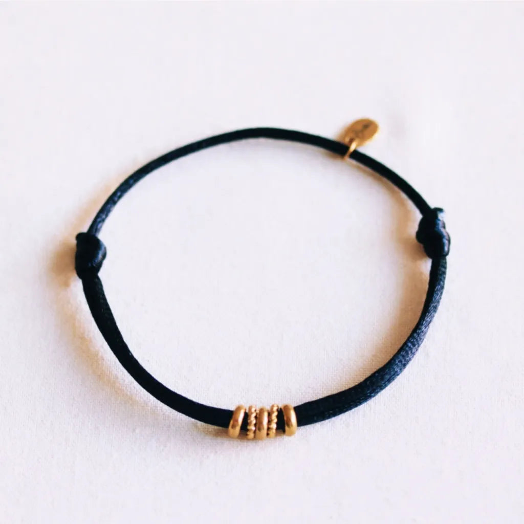 Satijn armbandje met ringen Zwart/Goud